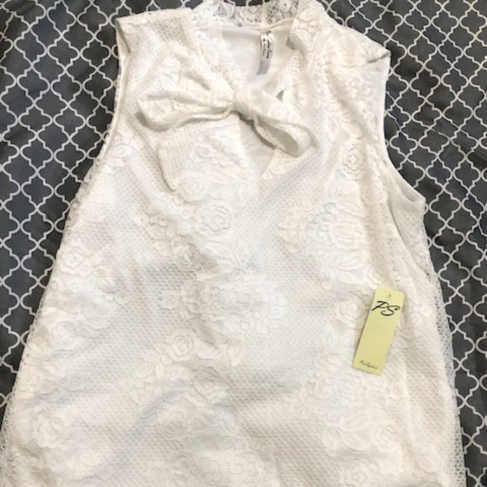 PerSeption Concept Medium White lace flower blouse